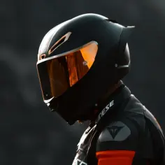 Jak wybrać kask motocyklowy, aby uniknąć niebezpieczeństwa i bólu