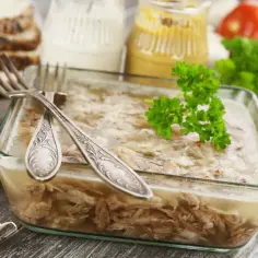 Jakie przyprawy do galarety wieprzowej zapewnią niezapomniany smak?