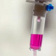 Jak podawana jest chemia? Poznaj metody i skutki leczenia chemią