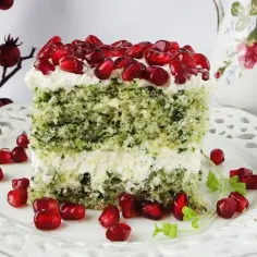 Przepis na ciasto szpinakowe z granatem, które zachwyci smakiem