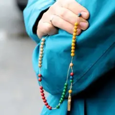 Różaniec ile tajemnic? Poznaj podział i znaczenie tajemnic