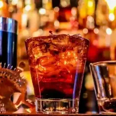 Najlepsze drinki z piwem w szklance, które zaskoczą Twoich gości