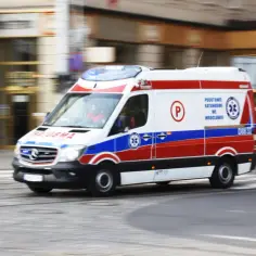 Co oznaczają litery na karetce pogotowia? Zrozum ich znaczenie