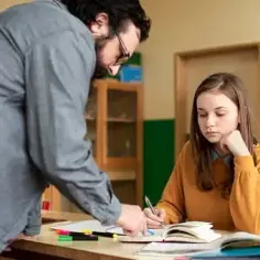 Czy nauczyciel może udzielać korepetycji swojemu uczniowi? Etyka i konsekwencje