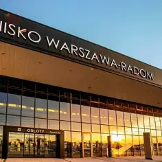 Gdzie jest lotnisko Warszawa Radom? Odkryj jego lokalizację i dojazd