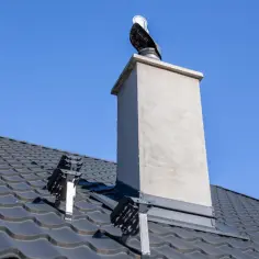 Czym obłożyć komin na dachu? Najlepsze materiały i porady