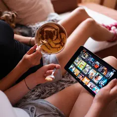 Poradnik dla kinomanaków: Jak czerpać maksimum z oglądania filmów w domowym zaciszu?
