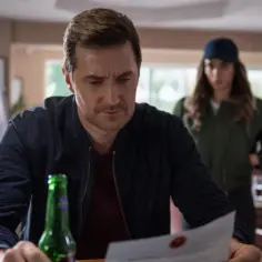 The Stranger - z ilu odcinków składa się mroczny serial Netflixa?