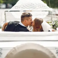 Jak ubrać samochód do ślubu: eleganckie dekoracje, które zachwycą
