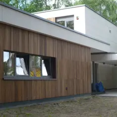 Jak wykonać elewację drewnianą pionową: prosty poradnik