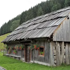 Jak zrobić okno do domku drewnianego - porady, materiały i koszty