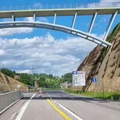 Ile jechać na autostradzie? Poznaj zasady i uniknij mandatów