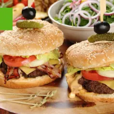 Burger z czym? Odkryj najlepsze dodatki, które zmienią smak!