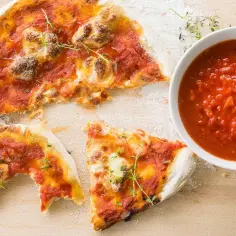 Jak się robi sos do pizzy – prosty przepis na pyszny smak