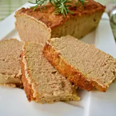 Ile piec pasztet z królika, aby był idealnie wilgotny i aromatyczny