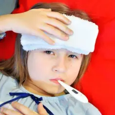 Katar i gorączka u dziecka: kiedy naprawdę iść do lekarza?