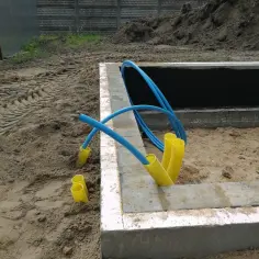 Jakie przepusty w fundamencie wybrać, aby uniknąć błędów i kosztownych napraw