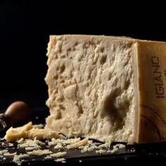 Skąd pochodzi ser parmezan? Odkryj jego fascynującą historię