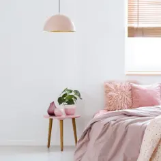 Jak ustawić łóżko w sypialni? Feng shui i kierunki świata