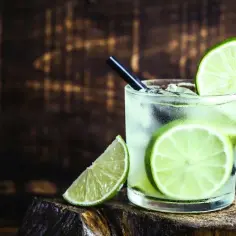 Jak przygotować idealną caipirinha - przepis i ciekawostki o koktajlu
