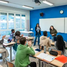 Szkoła językowa – jak wybrać najlepszą ofertę kursów dla siebie?