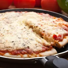 Jak zrobić pizzę na patelni w 15 minut - łatwy przepis na smaczną pizzę
