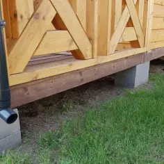 Fundament pod dom drewniany - rodzaje i najważniejsze zalecenia ekspertów