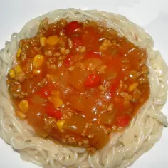Spaghetti z sosem słodko kwaśnym – łatwy przepis na pyszne danie