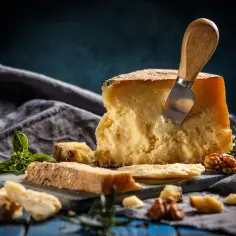Parmezan z jakiego mleka? Odkryj sekrety jego produkcji
