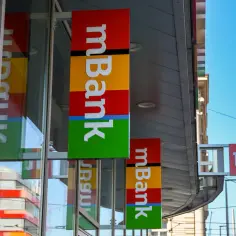 Kiedy przychodzą przelewy w mBank? Sprawdź, by uniknąć opóźnień