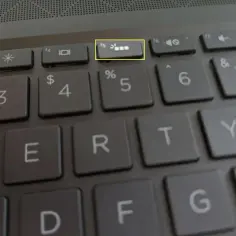 Jak włączyć podświetlenie klawiatury w laptopie? Proste metody i porady
