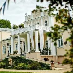 Pałac w Zaborówku: historia, architektura i praktyczne informacje dla zwiedzających