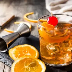 Prosty drink z whisky - łatwe przepisy na pyszne koktajle