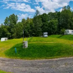 Najlepsze pole namiotowe nad jeziorem Dolny Śląsk z atrakcjami dla rodzin