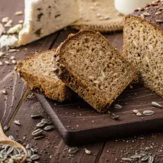 Najzdrowsze pieczywo na diecie. Jak wybrać chleb bez zbędnych kalorii?