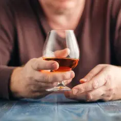 Czy alkohol wpływa na cholesterol? Poznaj zaskakujące fakty o HDL i LDL