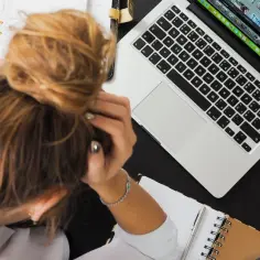 10 najlepszych telefonów z zakrzywionym ekranem - porównanie i ranking 2023