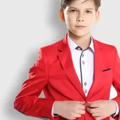 Jak ubrać chłopca na komunię, by wyglądał elegancko i wygodnie