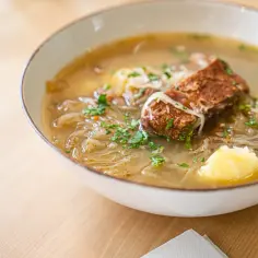 Co zjeść w Zakopanem? Odkryj najlepsze lokalne smaki i restauracje