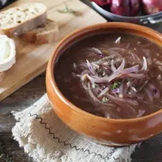 Co to jest zupa? Definicja, rodzaje i jej rola w różnych kulturach
