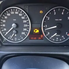Kontrolki BMW E90 – co oznaczają, dlaczego się świecą i jak je naprawić?
