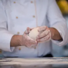 Jak zamrozić ciasto na pizzę, by zachować jego smak i świeżość na dłużej