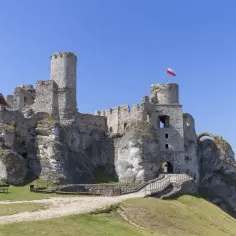 Zamek Ogrodzieniec w Podzamczu - historia, atrakcje i tajemnice warowni