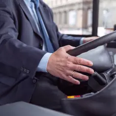 Czy kierowca autobusu może sprawdzać bilety? Poznaj fakty