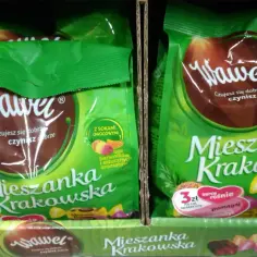 Czy mieszanka krakowska jest wegańska? Odkryj prawdę o składzie