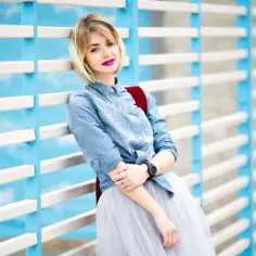Niebieska koszula stylizacje: Rewolucyjne sposoby na modną i stylową metamorfozę