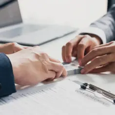 Czy bank zwraca odsetki przy wcześniejszej spłacie kredytu? Oto prawda