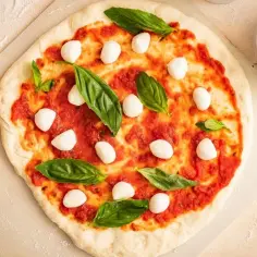 Jak zrobić ciasto na pizzę, które zawsze się udaje i zachwyca smakiem