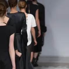 Bezpieczna droga małego modela: co musisz wiedzieć przed startem w modelingu