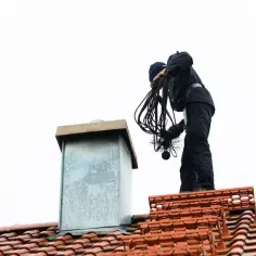 Skuteczne metody na wypalenie sadzy w kominie i ich bezpieczeństwo